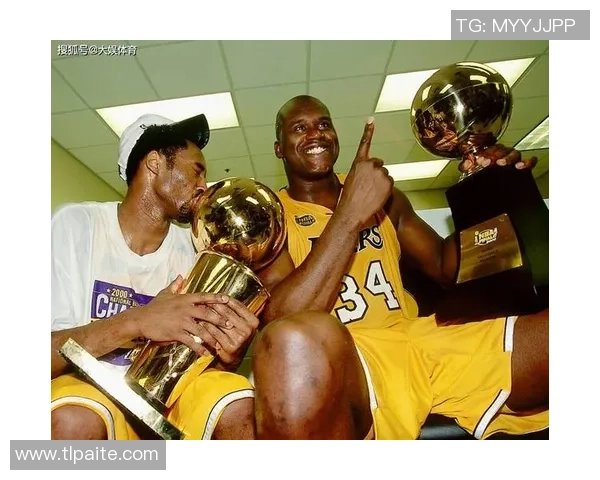 足球巨星与科比的传奇相遇共同追逐梦想的精彩瞬间