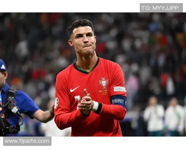 足球明星之间的友谊与竞争如何影响他们的职业生涯与场上表现